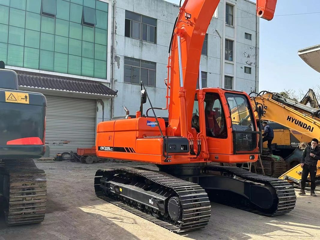 Оригинальная краска и состояние Подержанные экскаваторы Doosan DX225LC Для продажи