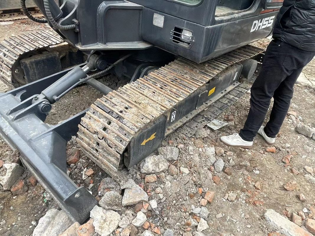 Подержанный экскаватор высокое качество с низкой ценой использованный Doosan55 для продажи дорога машины