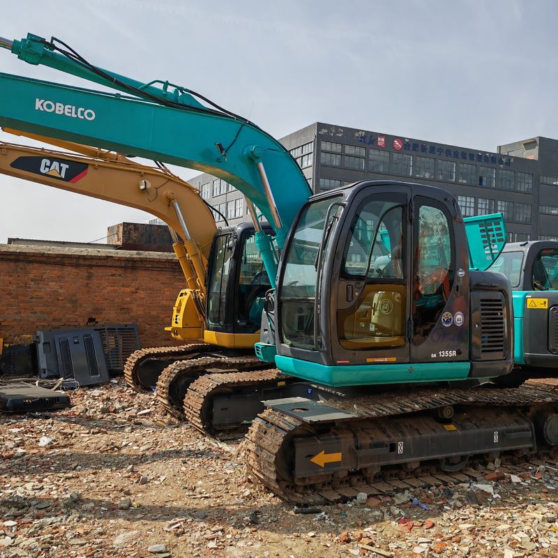 0.7м3 Вместимость ведра 13 тонн Синий цвет Подержанный экскаватор Kobelco Sk 135