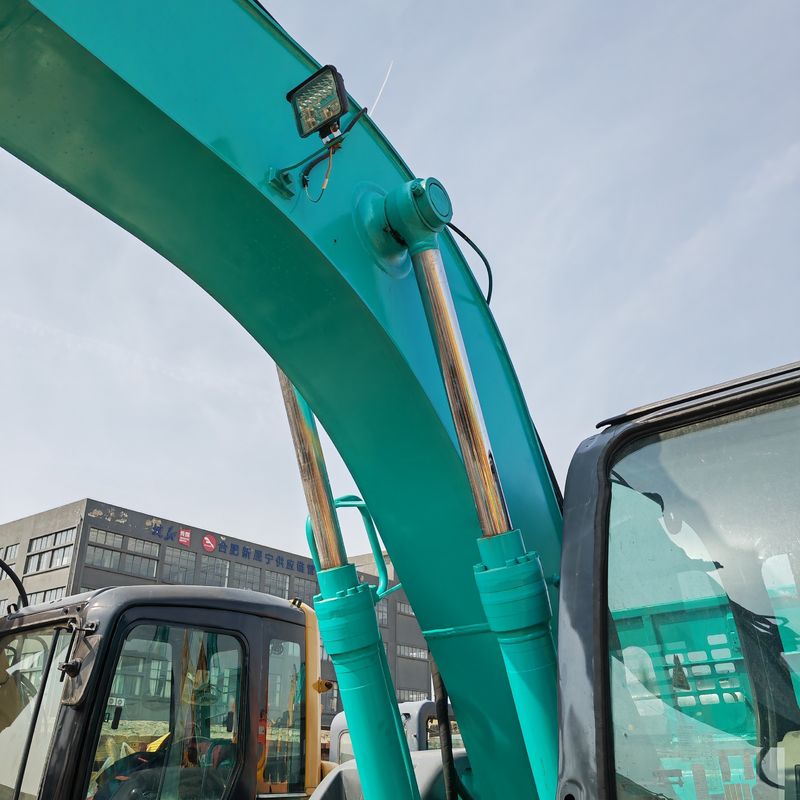 0.7м3 Вместимость ведра 13 тонн Синий цвет Подержанный экскаватор Kobelco Sk 135
