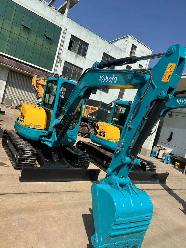 В хорошем состоянии. Высокое качество. Подержанный экскаватор Kubota 155.