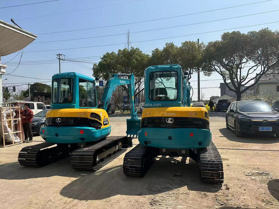 В хорошем состоянии. Высокое качество. Подержанный экскаватор Kubota 155.