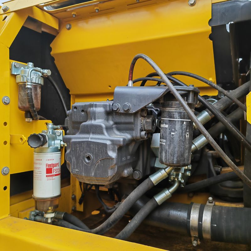 Небольшое рабочее время лучшая цена подержанный экскаватор Komatsu PC220-8 в продаже