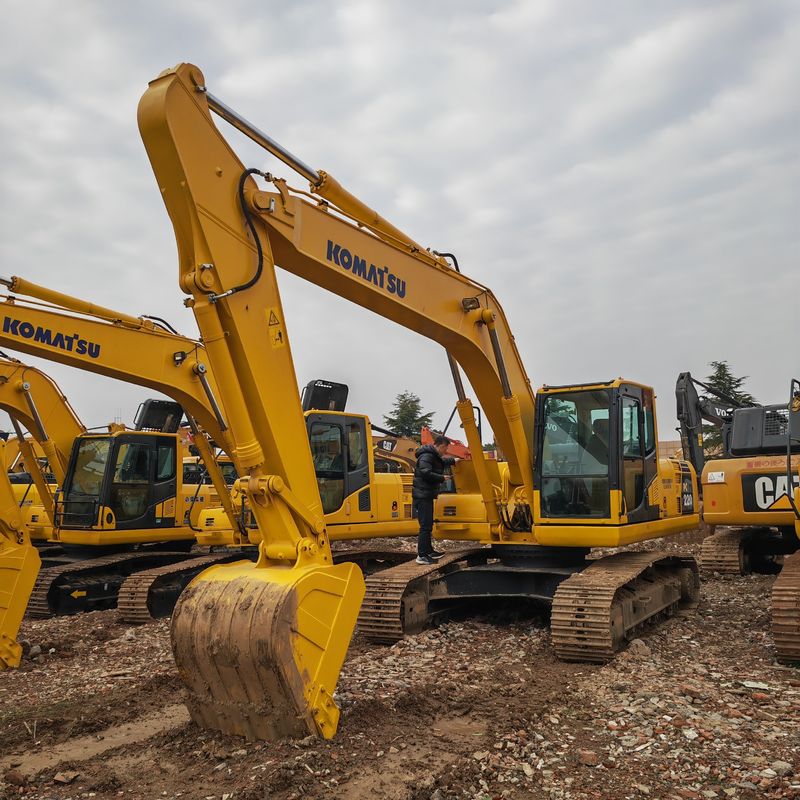 Использованный экскаватор огромная мощность копания Komatsu pc 220-8/второй рукой использованный экскаватор Komatsu pc220-8 в продаже