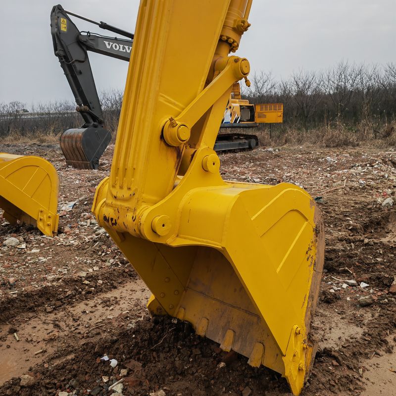 Использованный экскаватор огромная мощность копания Komatsu pc 220-8/второй рукой использованный экскаватор Komatsu pc220-8 в продаже