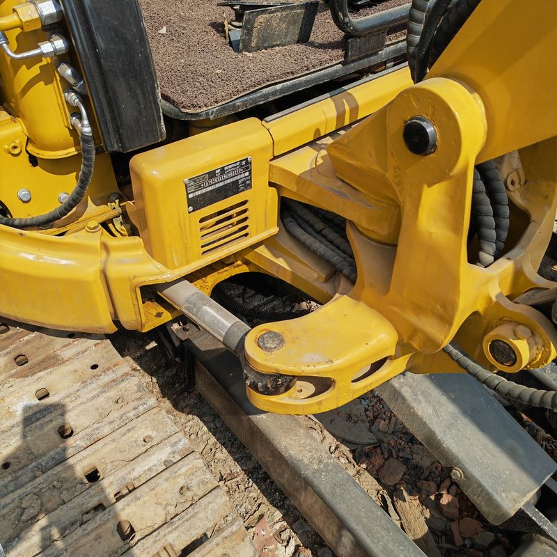 Подержанный экскаватор мини cat 303/вторая рука оригинальный двигатель cat 303 с дешевой ценой в продаже